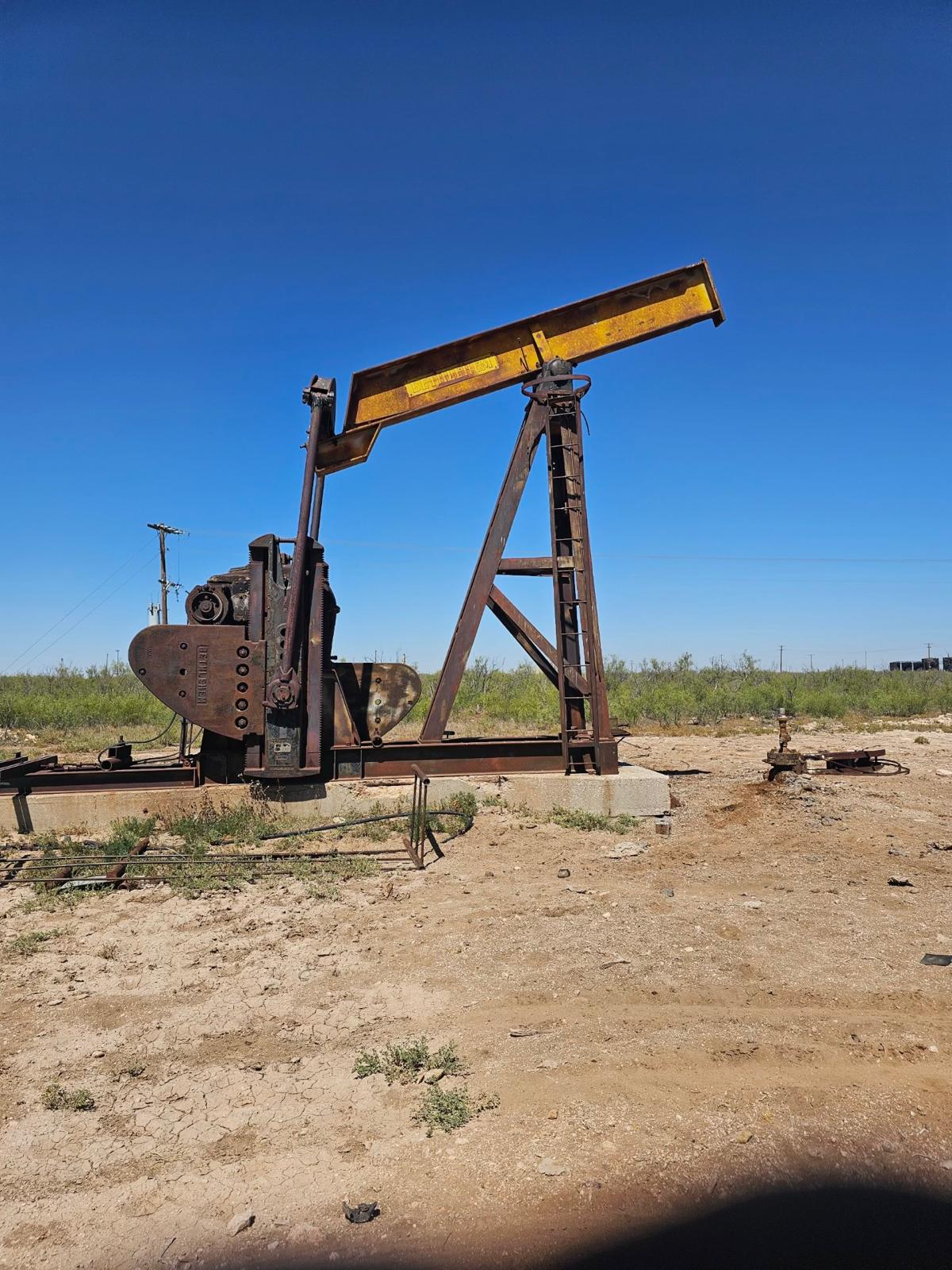 (8) 320 Pump Jacks