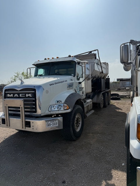 2015 Mack Granite GU813