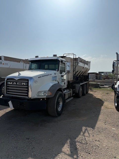 2014 Mack Granite GU813