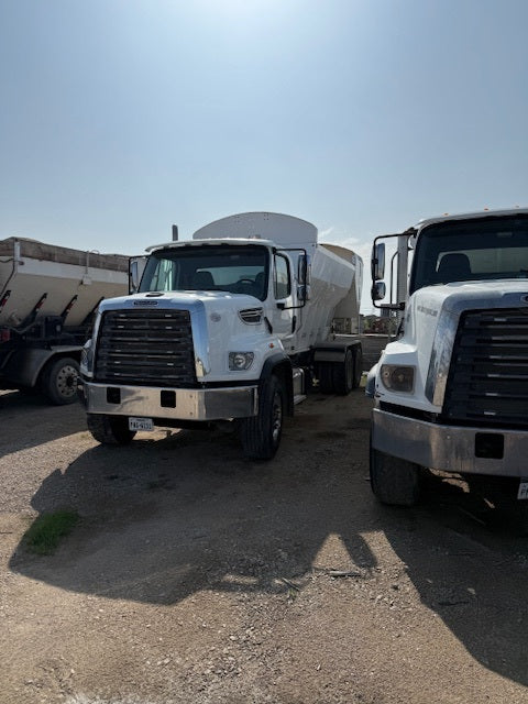 Freightliner 114 SD With Mixer