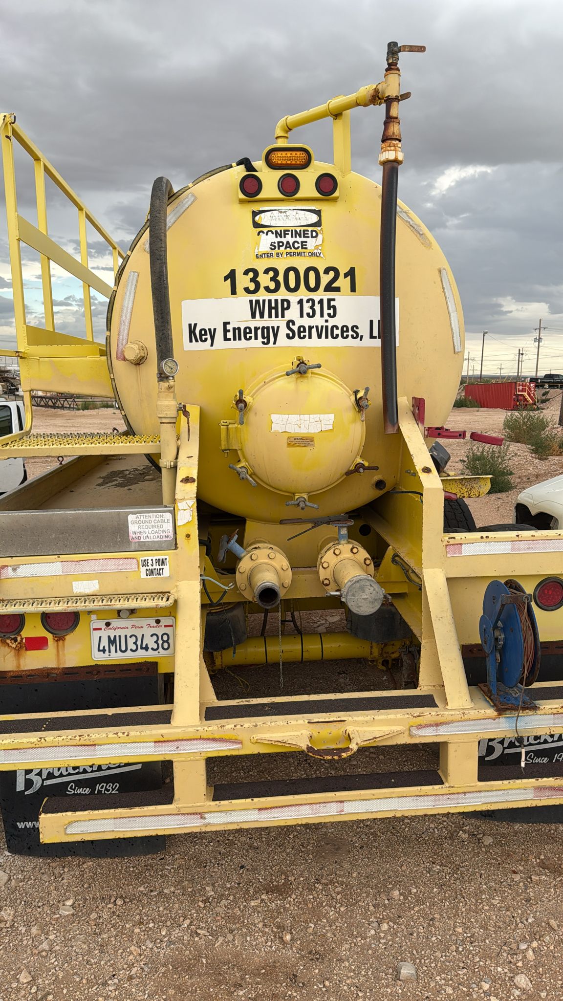 2010 5880 Gallon Kill Truck Tanker Trailer