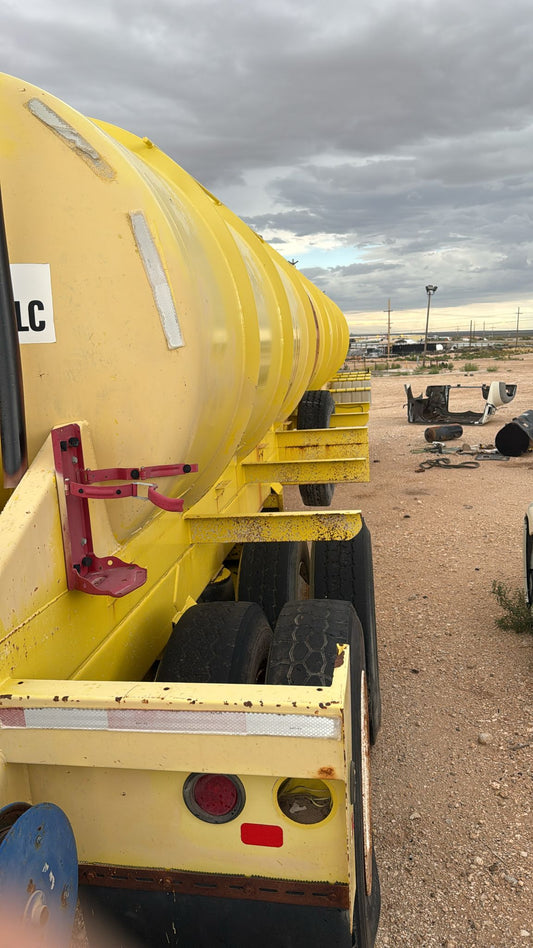 2010 5880 Gallon Kill Truck Tanker Trailer