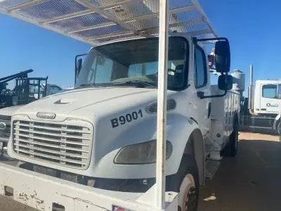 "2003 Freightliner Bucket Truck | Used Construction Equipment | Buy and Sell Pre-Owned Trucks"