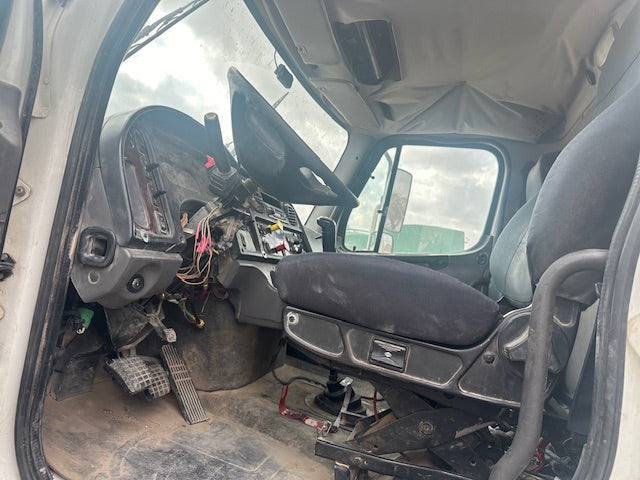 2015 Freightliner M2 Series 112 Medium Duty Chassis 2 Door with Tank Trailer